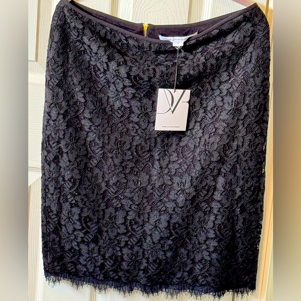 NWT Diane Von Furstenberg lace, scalloped edge pencil skirt